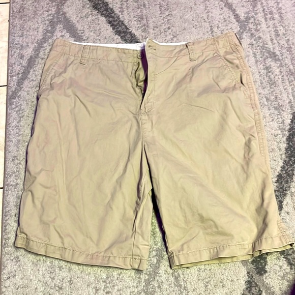 Old Navy Khaki Shorts - Picture 1 of 1